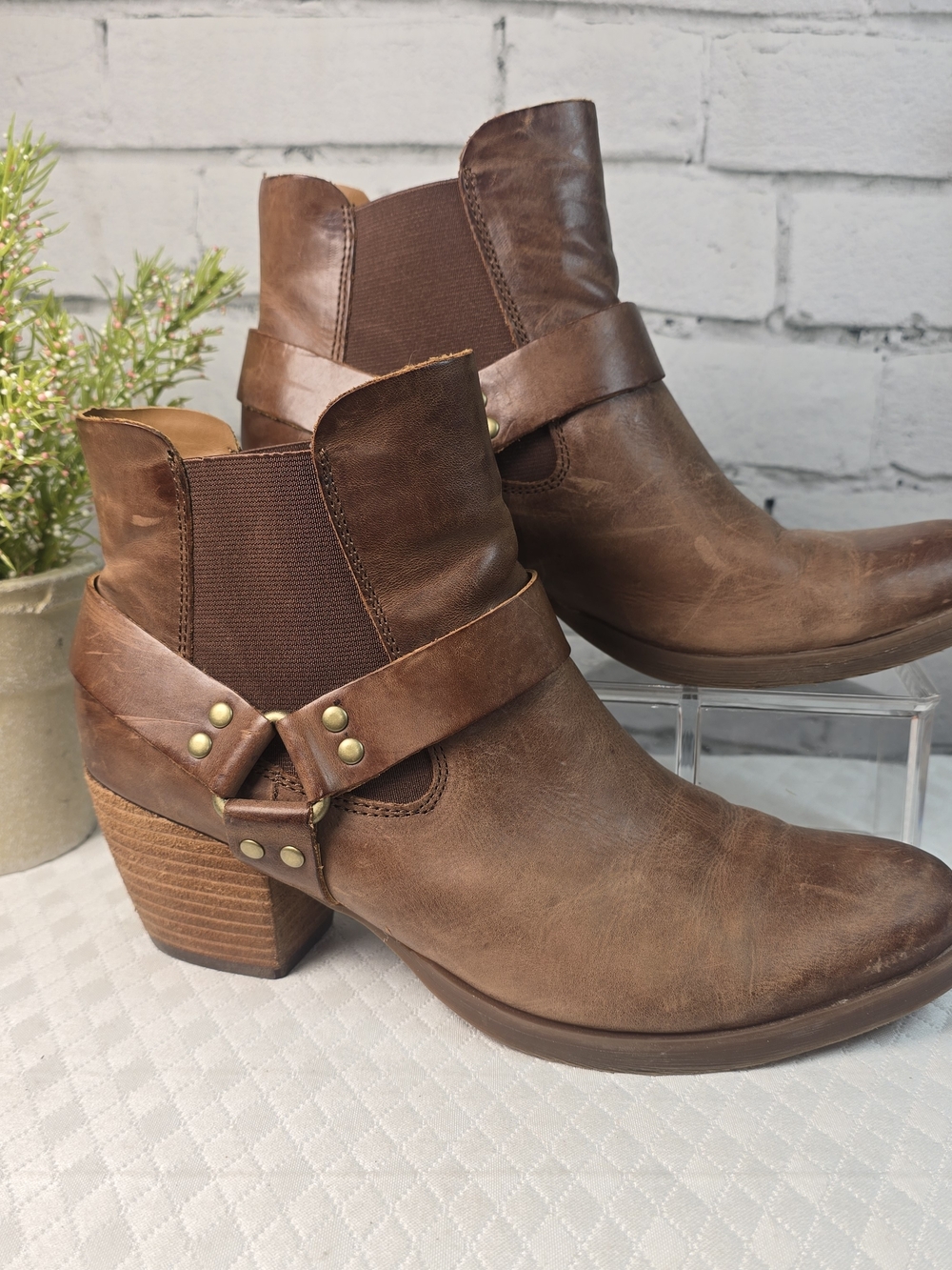 KORK-EASE CYANNA LEATHER HARNESS BOOTIES BROWN LEATHER STACKED HEEL WOMENS 9M